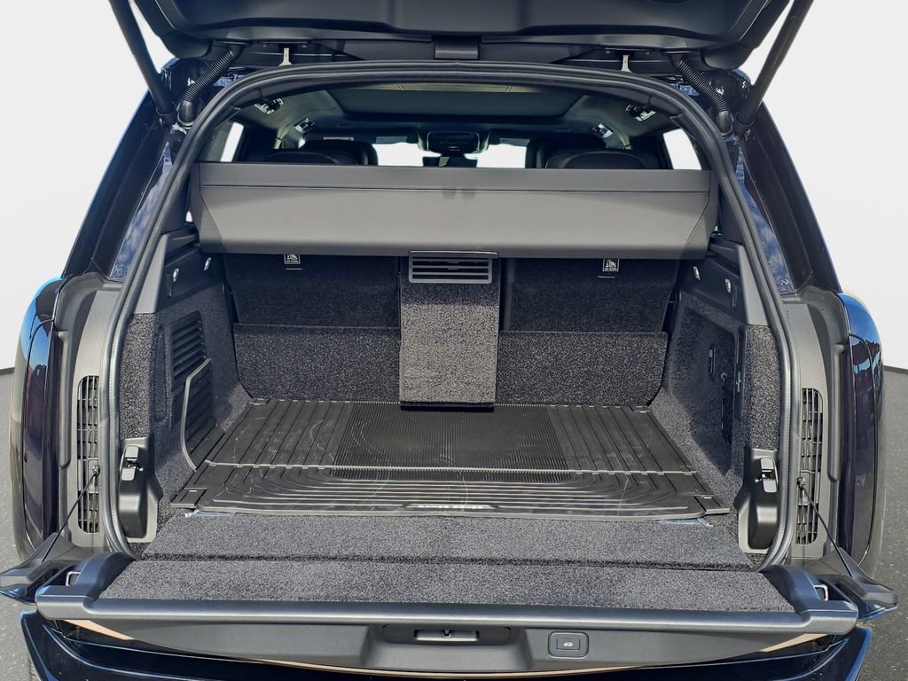 New 2026 Land Rover Range Rover SV image 12