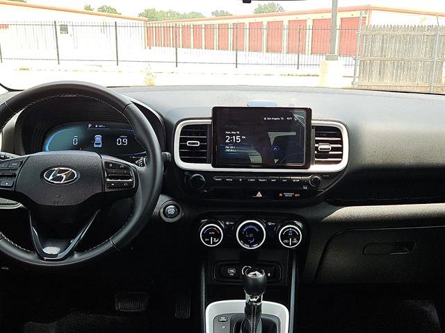 Used 2024 Hyundai Venue Limited FWD image 10