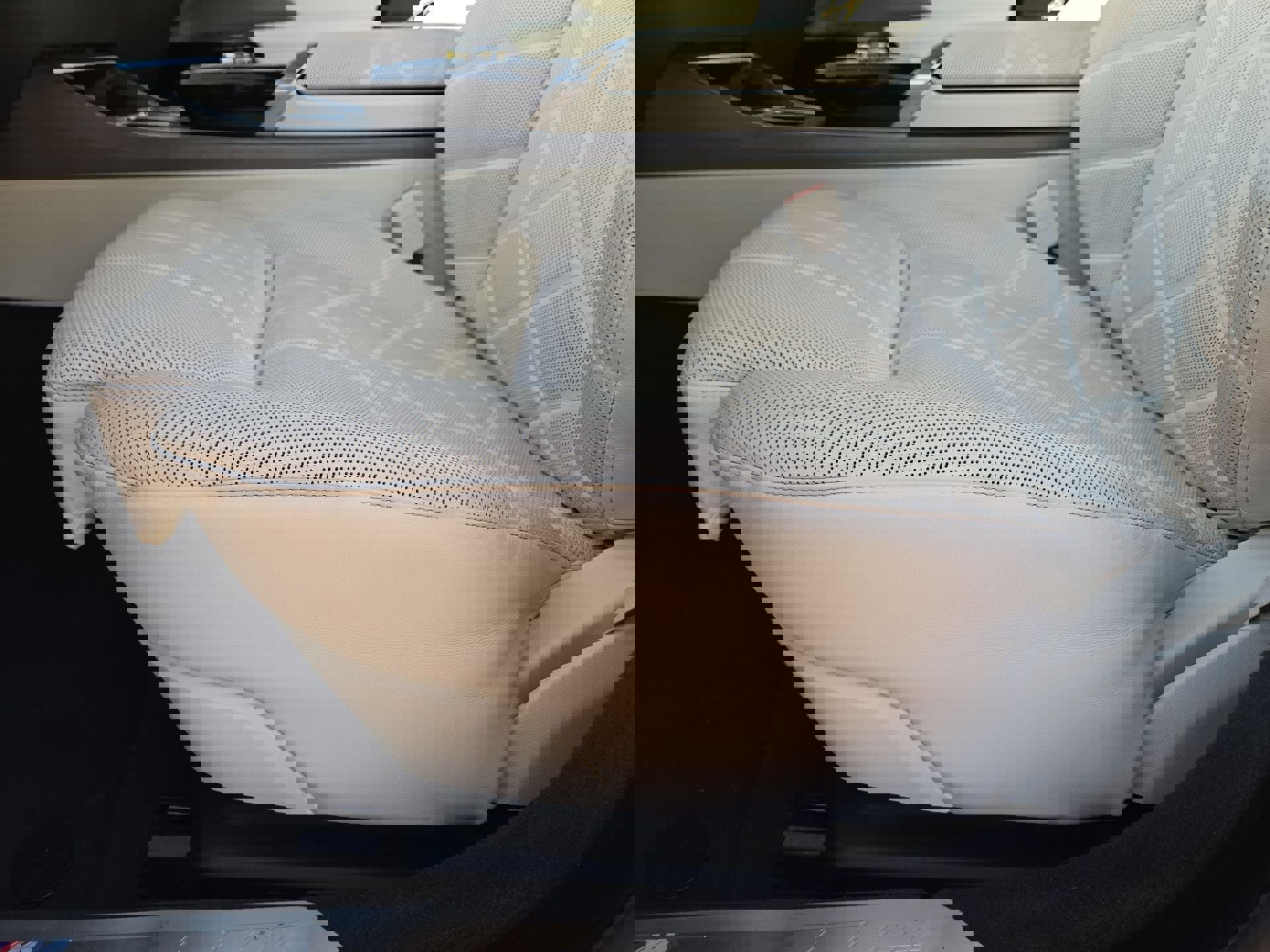 Used 2023 BMW 760i xDrive w/ Executive Package image 17