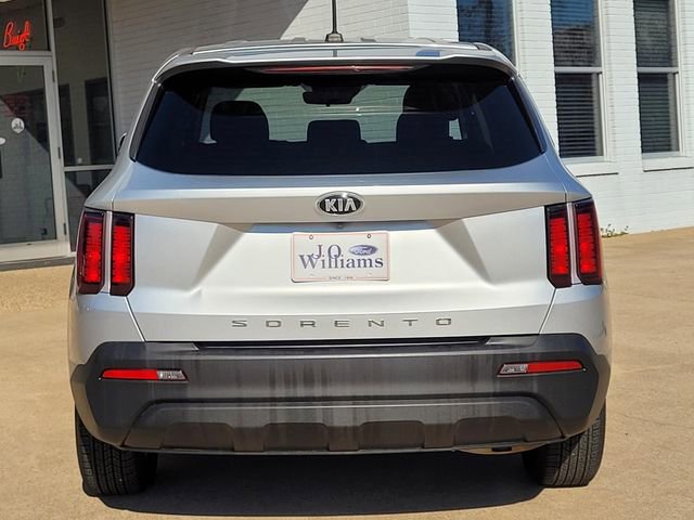 Used 2021 Kia Sorento LX image 5