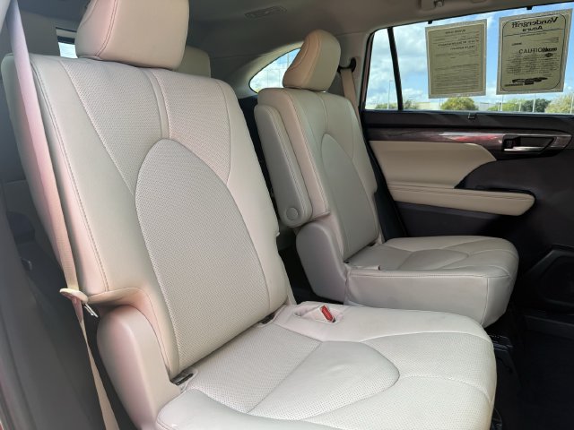 Used 2023 Toyota Highlander Limited AWD/4WD image 29