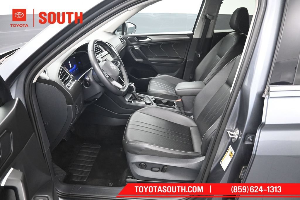 Used 2024 Volkswagen Tiguan SE AWD/4WD image 9