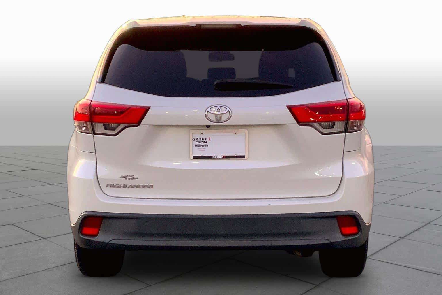 Used 2017 Toyota Highlander LE FWD image 5