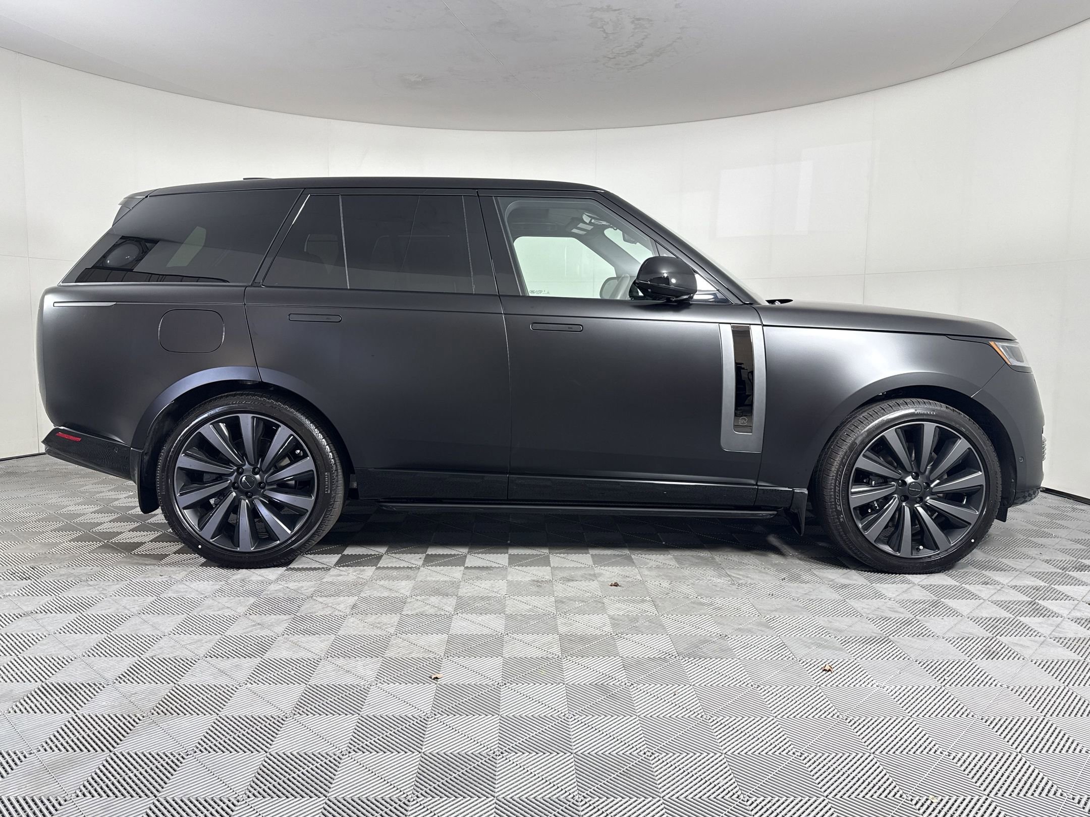 New 2026 Land Rover Range Rover SV image 8