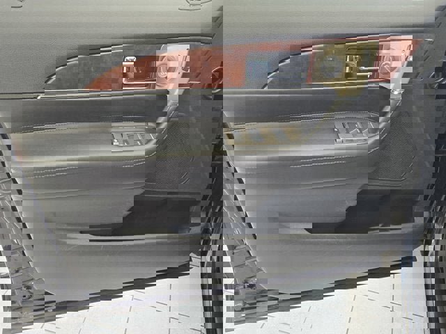 Used 2013 Lincoln MKX AWD image 18