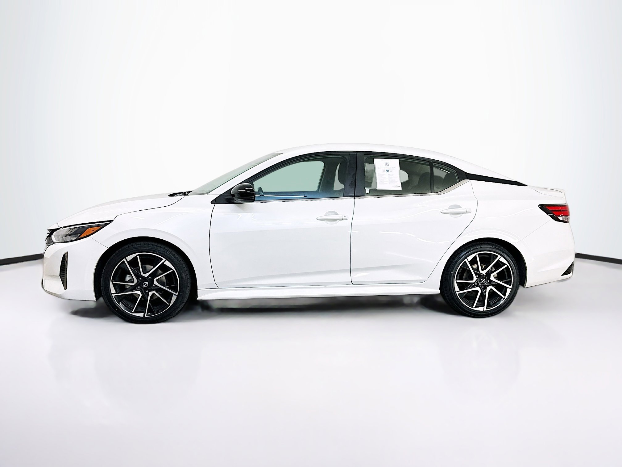 Used 2024 Nissan Sentra SR FWD image 4