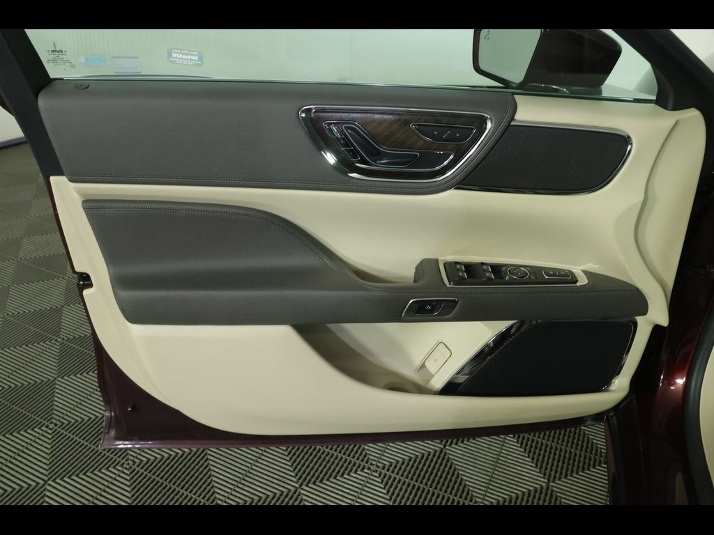 Used 2017 Lincoln Continental Select w/ Technology Package FWD image 17