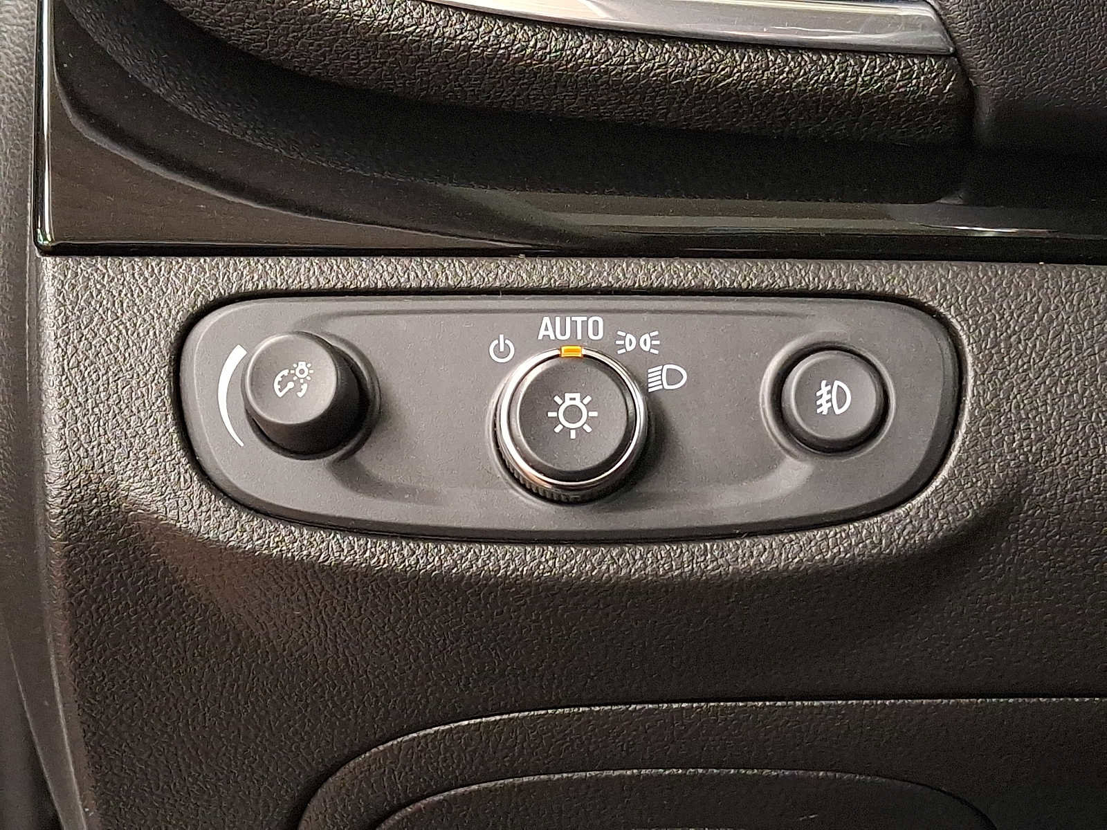 Used 2019 Buick Encore Essence w/ Experience Buick Package image 21