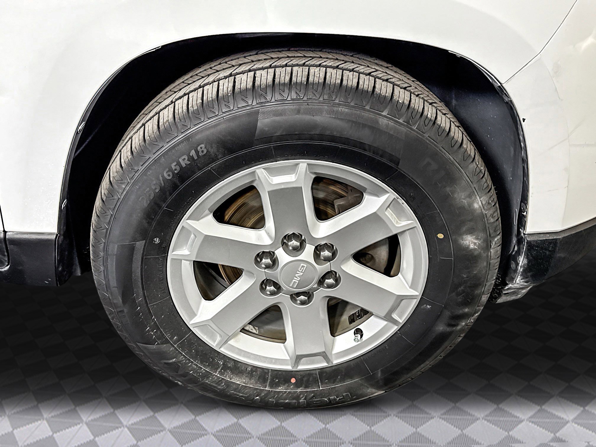 Used 2016 GMC Acadia SLE image 32