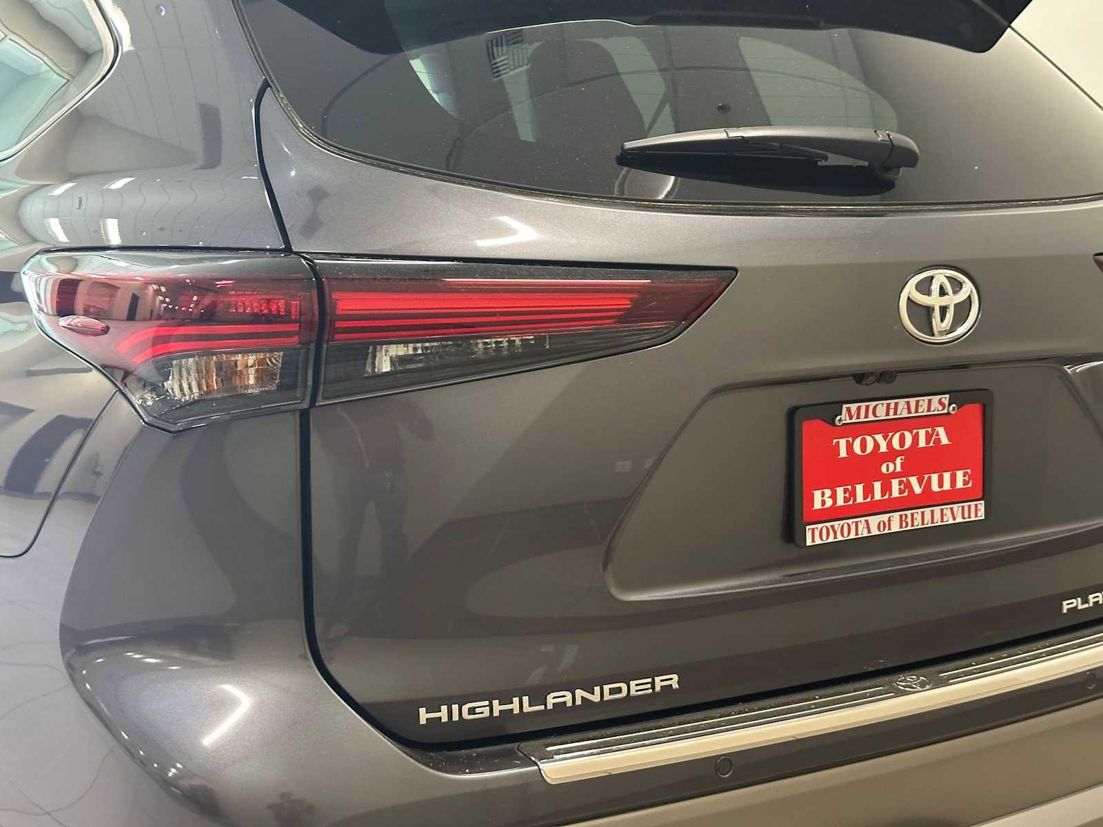Certified 2025 Toyota Highlander Platinum AWD/4WD image 7