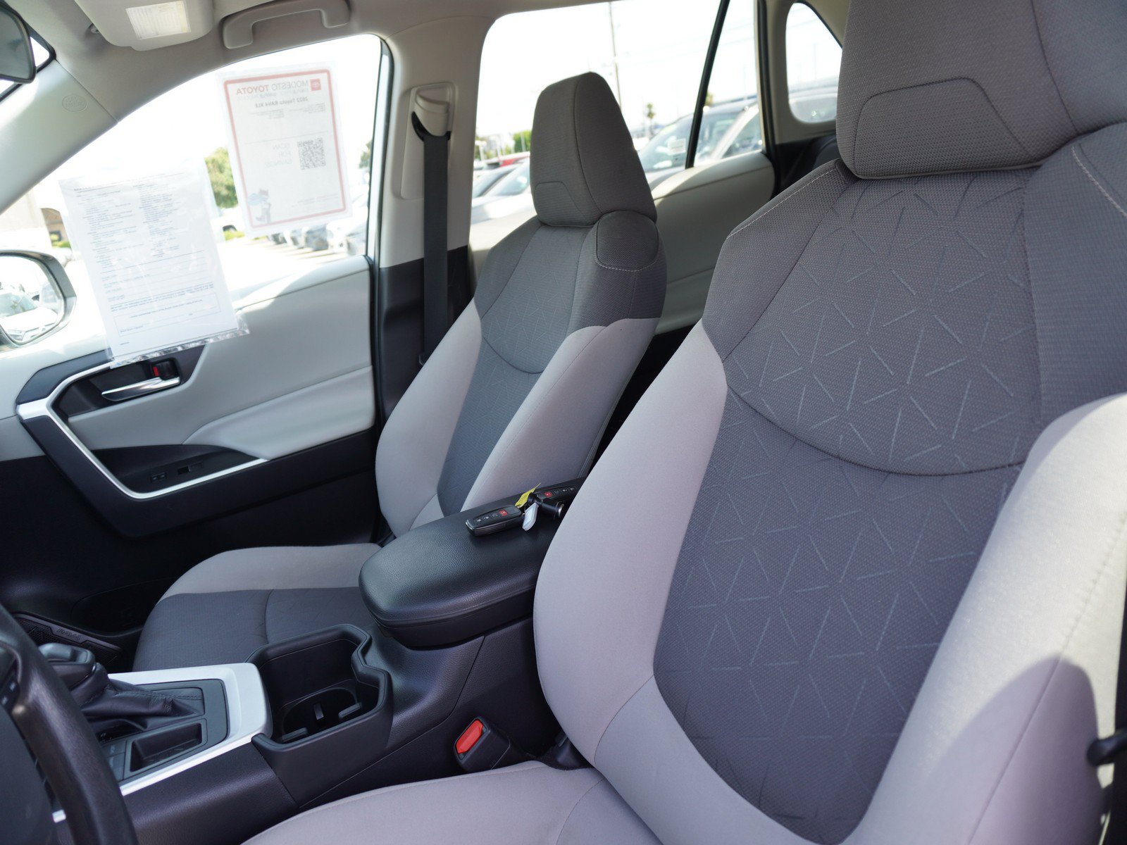 Used 2022 Toyota RAV4 XLE w/ Convenience Package FWD image 22