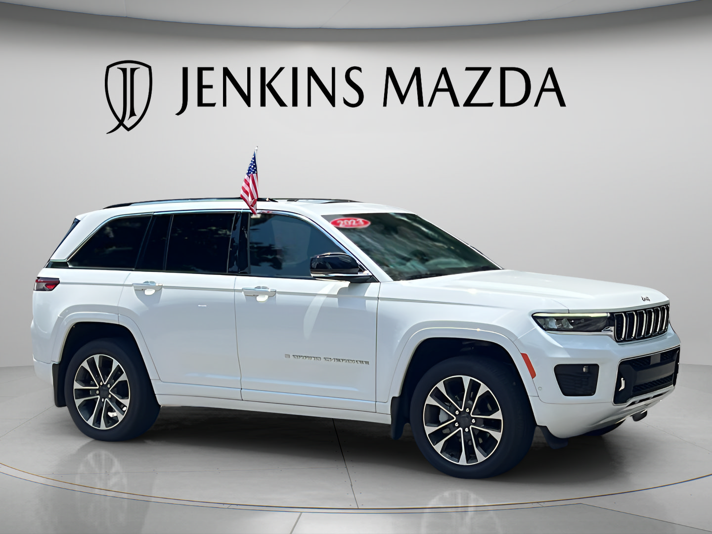 Used 2023 Jeep Grand Cherokee Overland AWD/4WD image 1