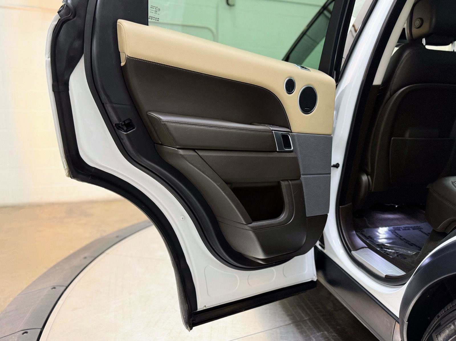 Used 2020 Land Rover Range Rover Sport HSE image 17