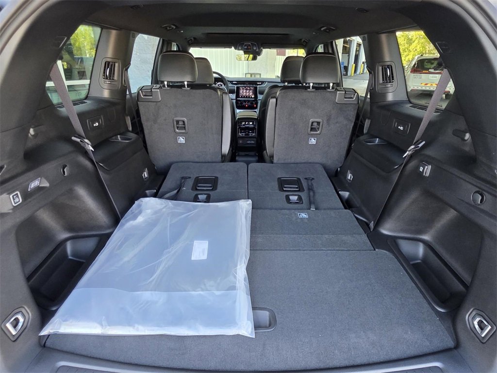 New 2025 Jeep Grand Cherokee L Altitude image 12