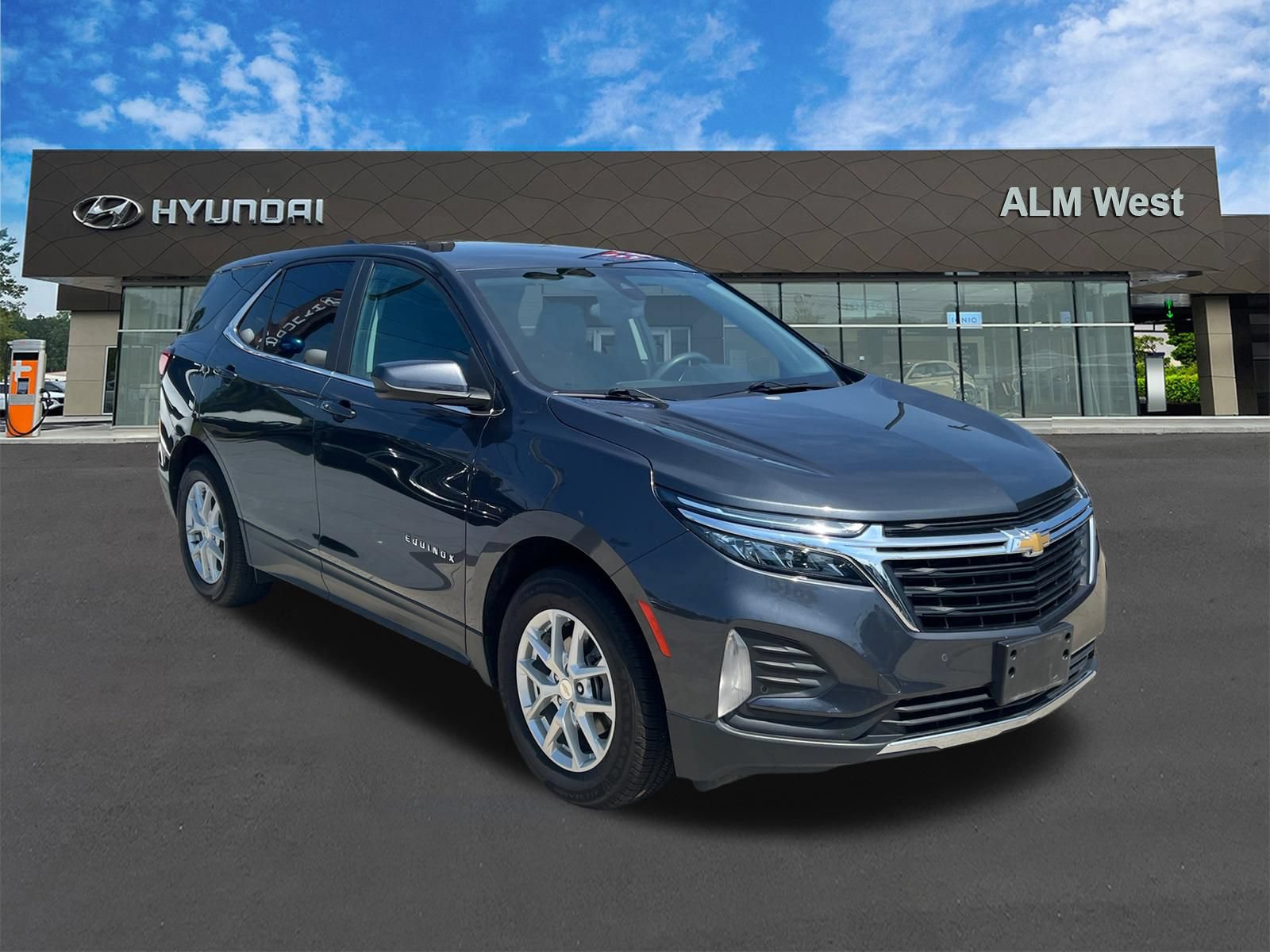 Used 2023 Chevrolet Equinox LT FWD image 3