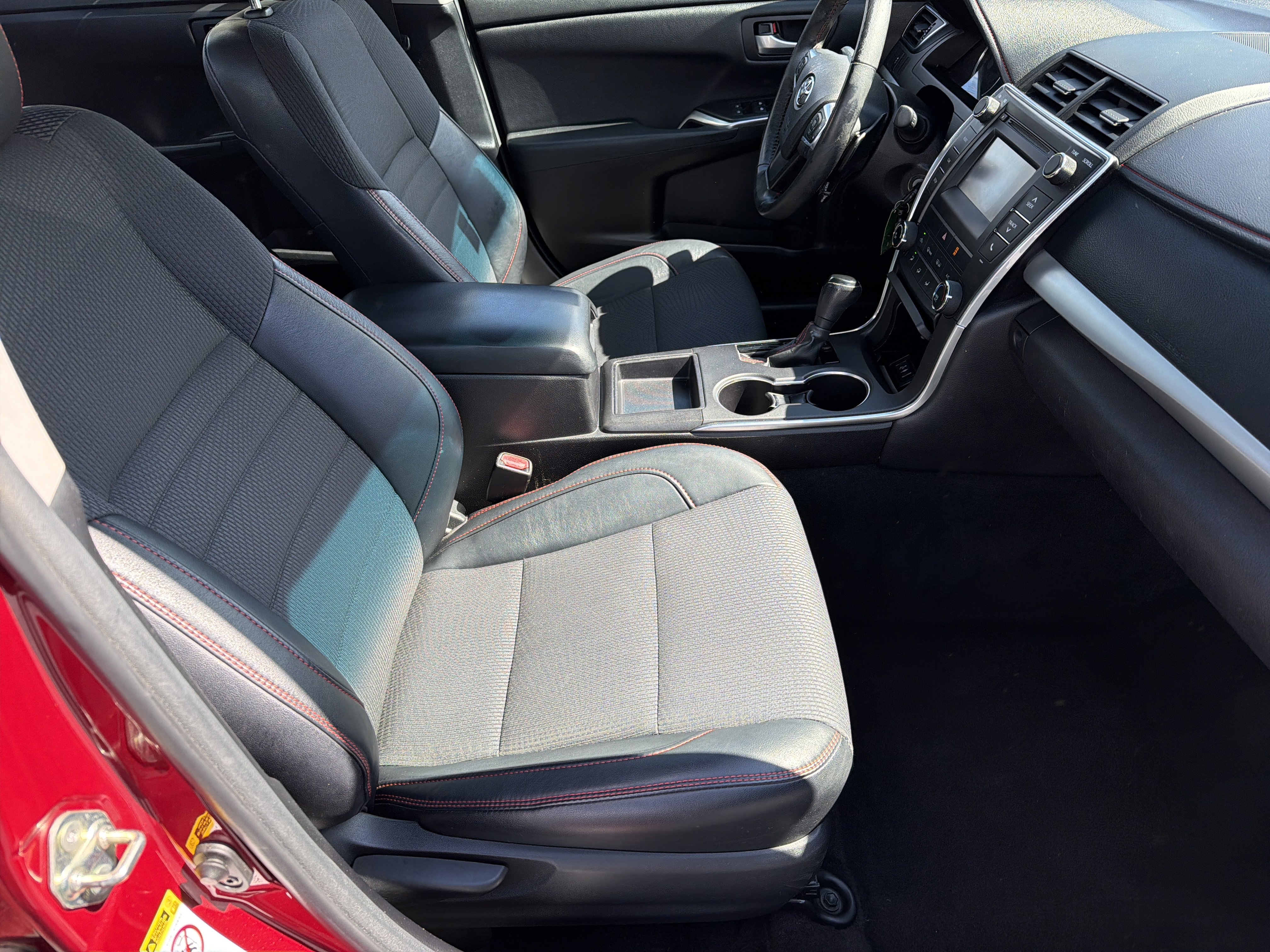 Used 2017 Toyota Camry SE image 24