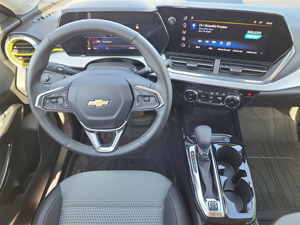 Certified 2025 Chevrolet Trax LT w/ Driver Confidence Package image 9