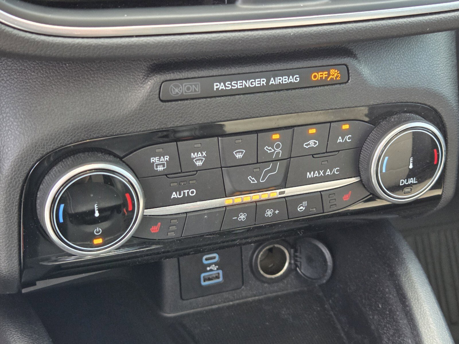 Used 2022 Ford Escape Titanium w/ Titanium Elite Package image 16