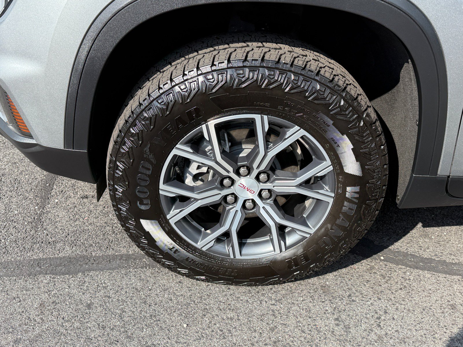 Used 2025 GMC Acadia AT4 AWD/4WD image 9