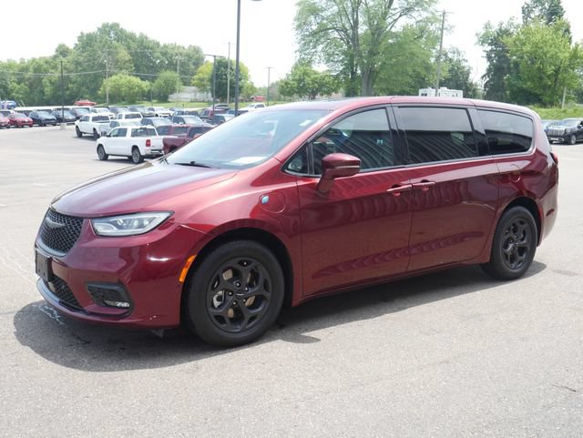 Used 2022 Chrysler Pacifica Limited w/ Uconnect Theater Family Group FWD image 9