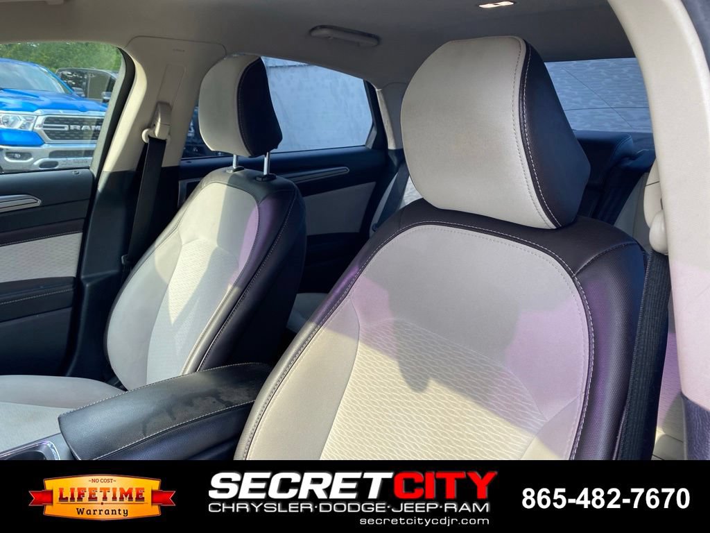 Used 2020 Ford Fusion SE w/ Equipment Group 151A FWD image 11
