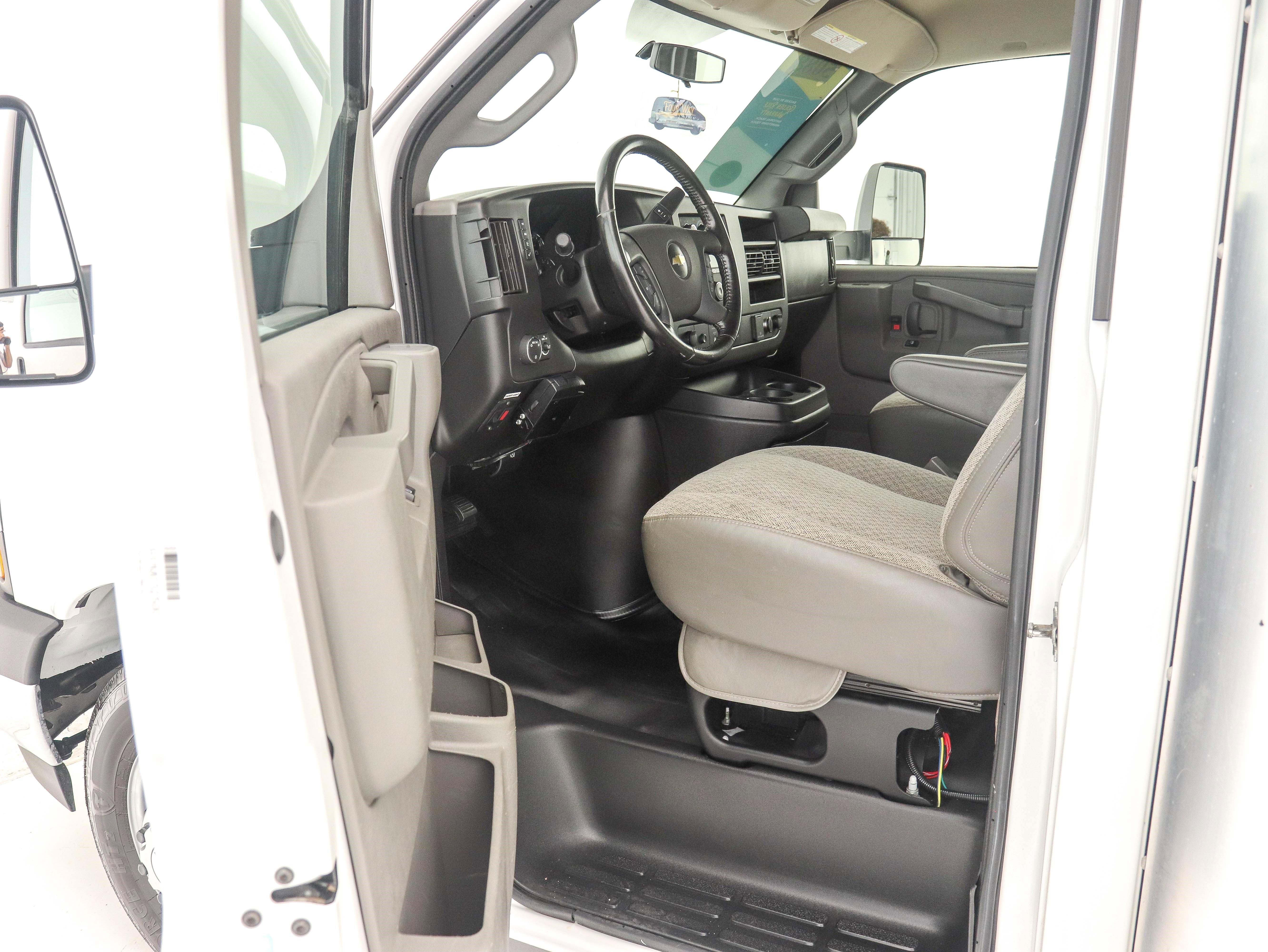 Used 2020 Chevrolet Express 3500 w/ Power Convenience Package image 16
