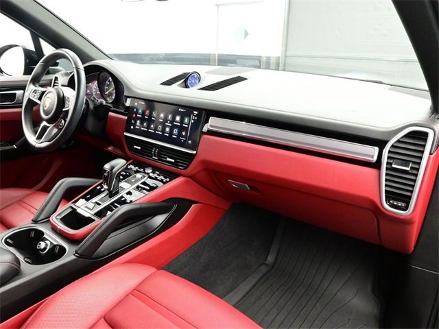Certified 2023 Porsche Cayenne Platinum Edition image 19