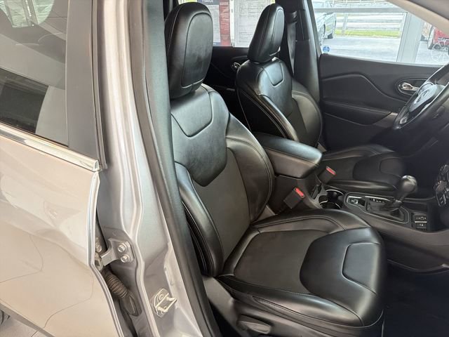 Used 2019 Jeep Cherokee Latitude Plus image 18