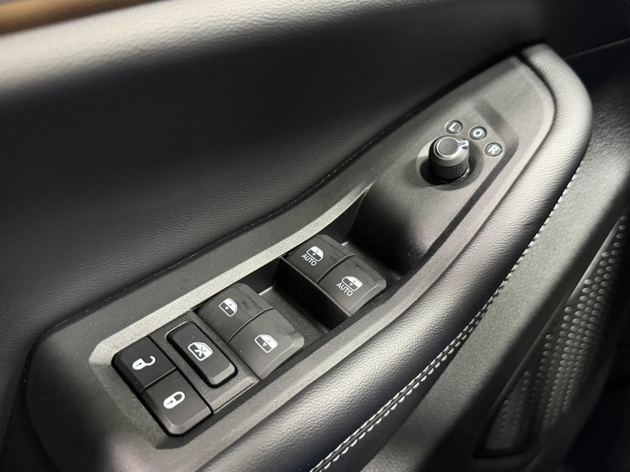Used 2024 Jeep Grand Cherokee Limited AWD/4WD image 28