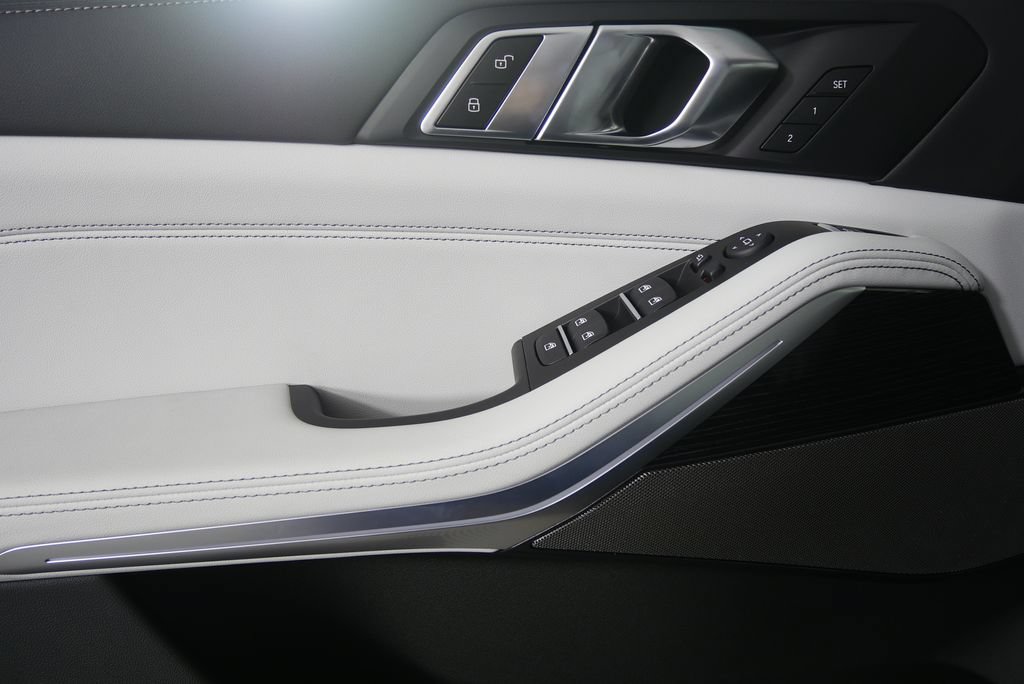 Used 2026 BMW X5 sDrive40i w/ Executive Package RWD image 9