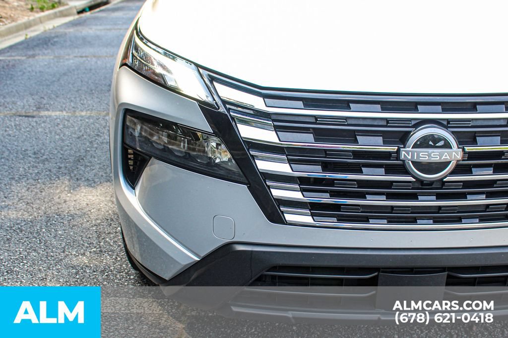 Used 2025 Nissan Rogue SV FWD image 11