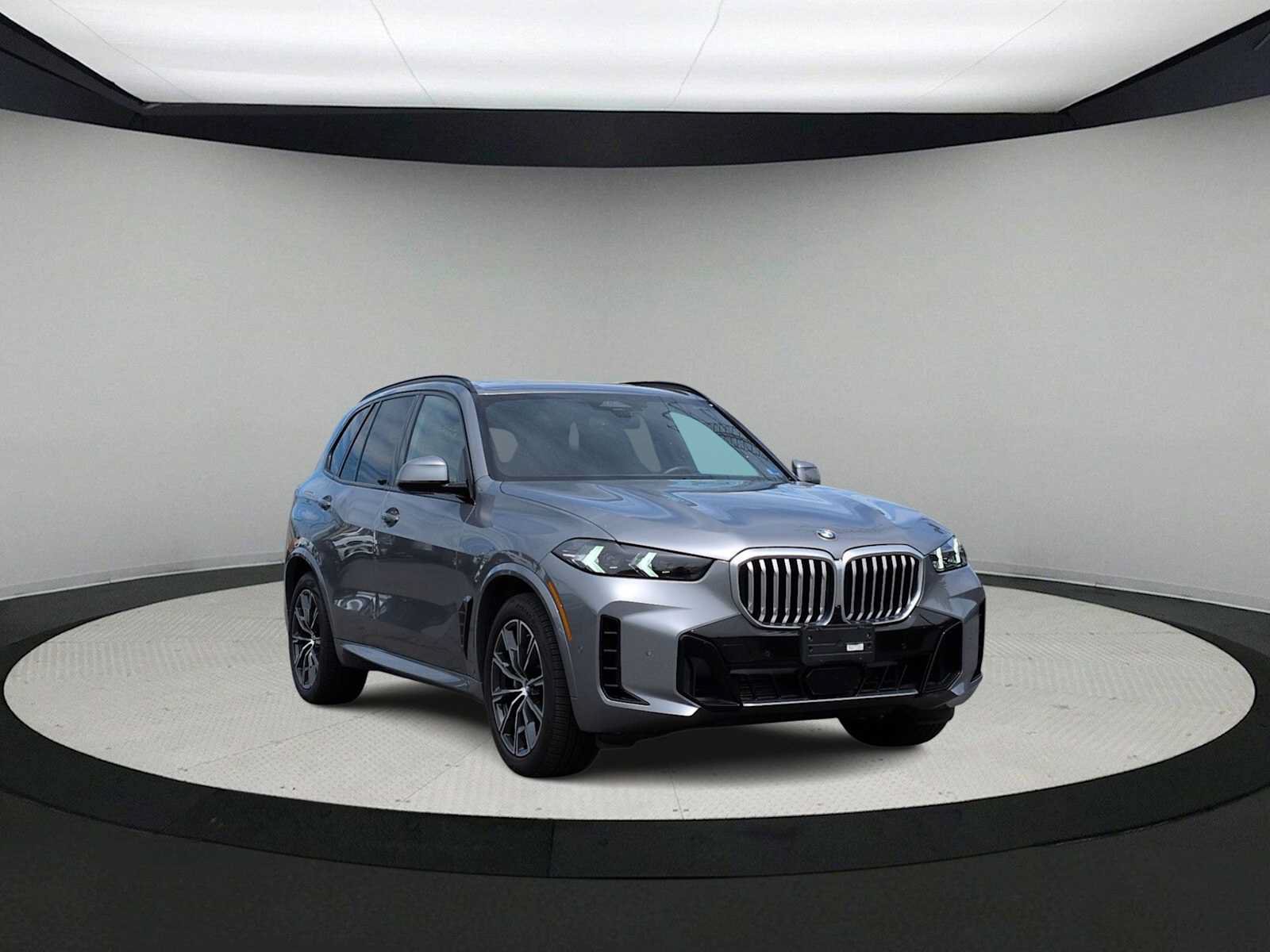Used 2024 BMW X5 xDrive40i w/ M Sport Package AWD/4WD image 2