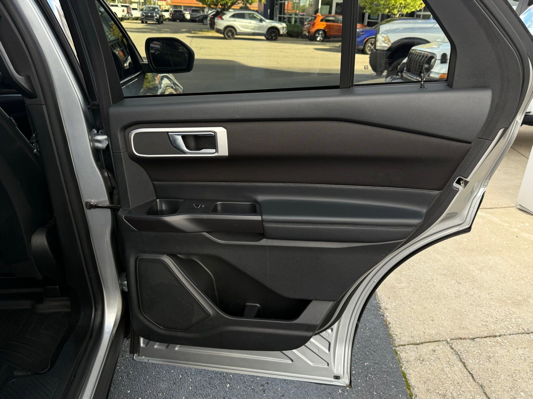 Used 2020 Ford Explorer XLT image 18