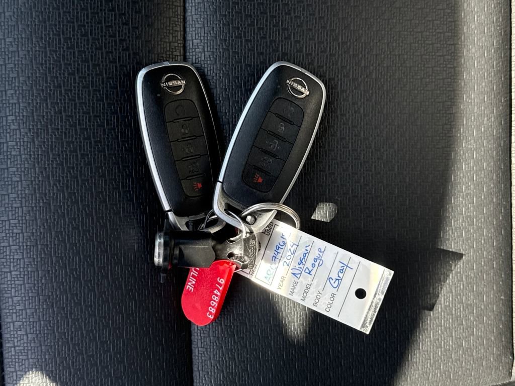 Used 2024 Nissan Rogue SV w/ SV Premium Package FWD image 36