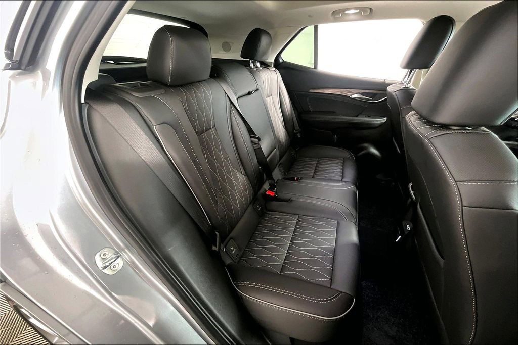 Used 2023 Buick Envision Avenir image 27