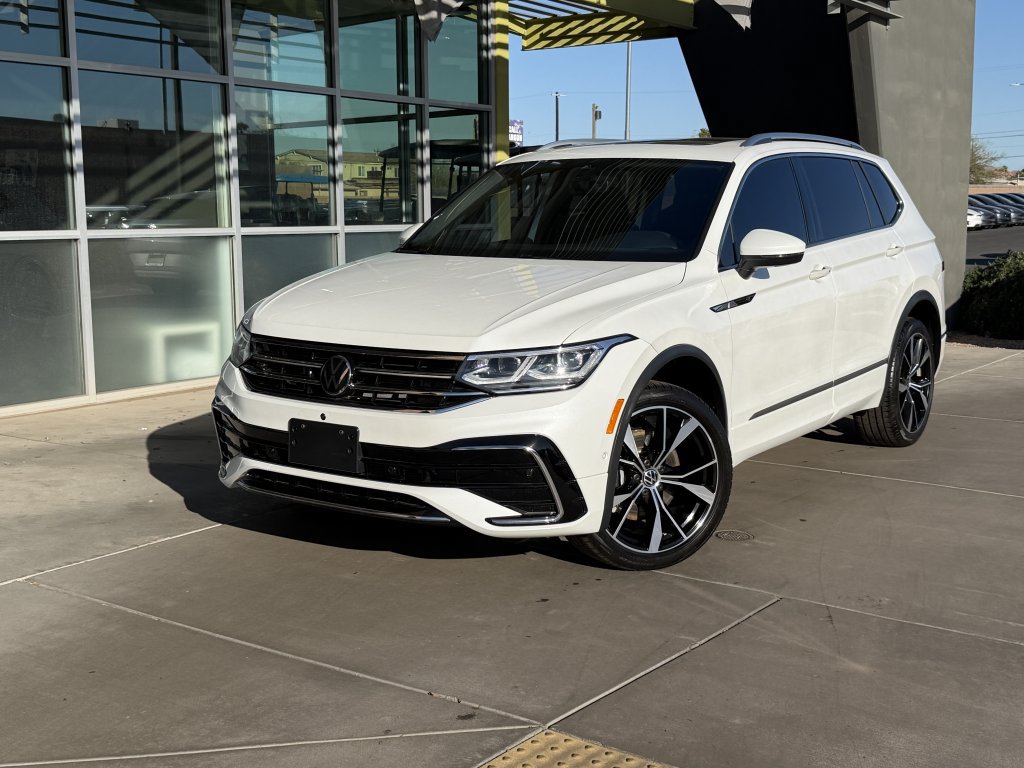 Used 2024 Volkswagen Tiguan SEL R-Line AWD/4WD image 2