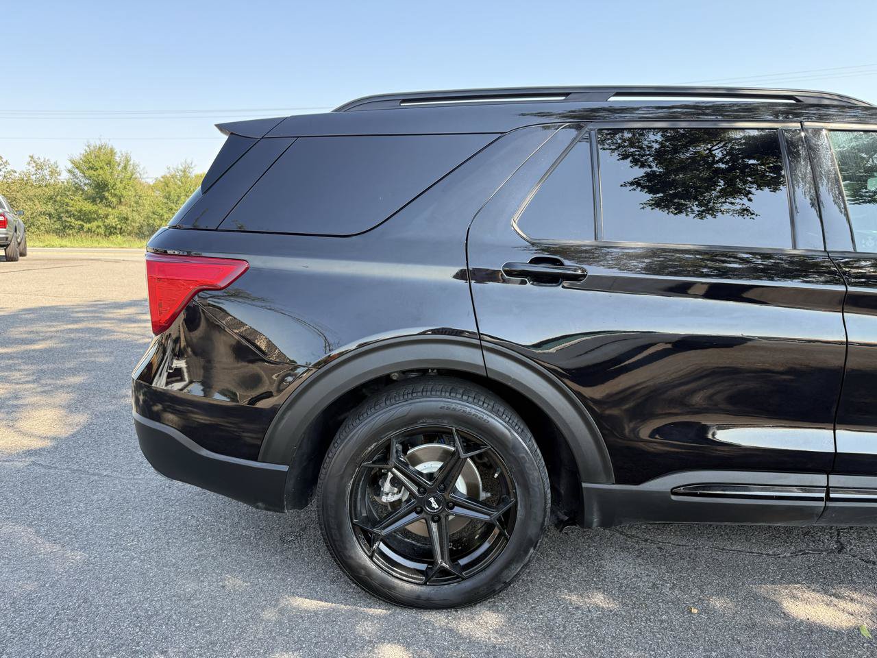 Used 2021 Ford Explorer XLT w/ Equipment Group 202A RWD image 41