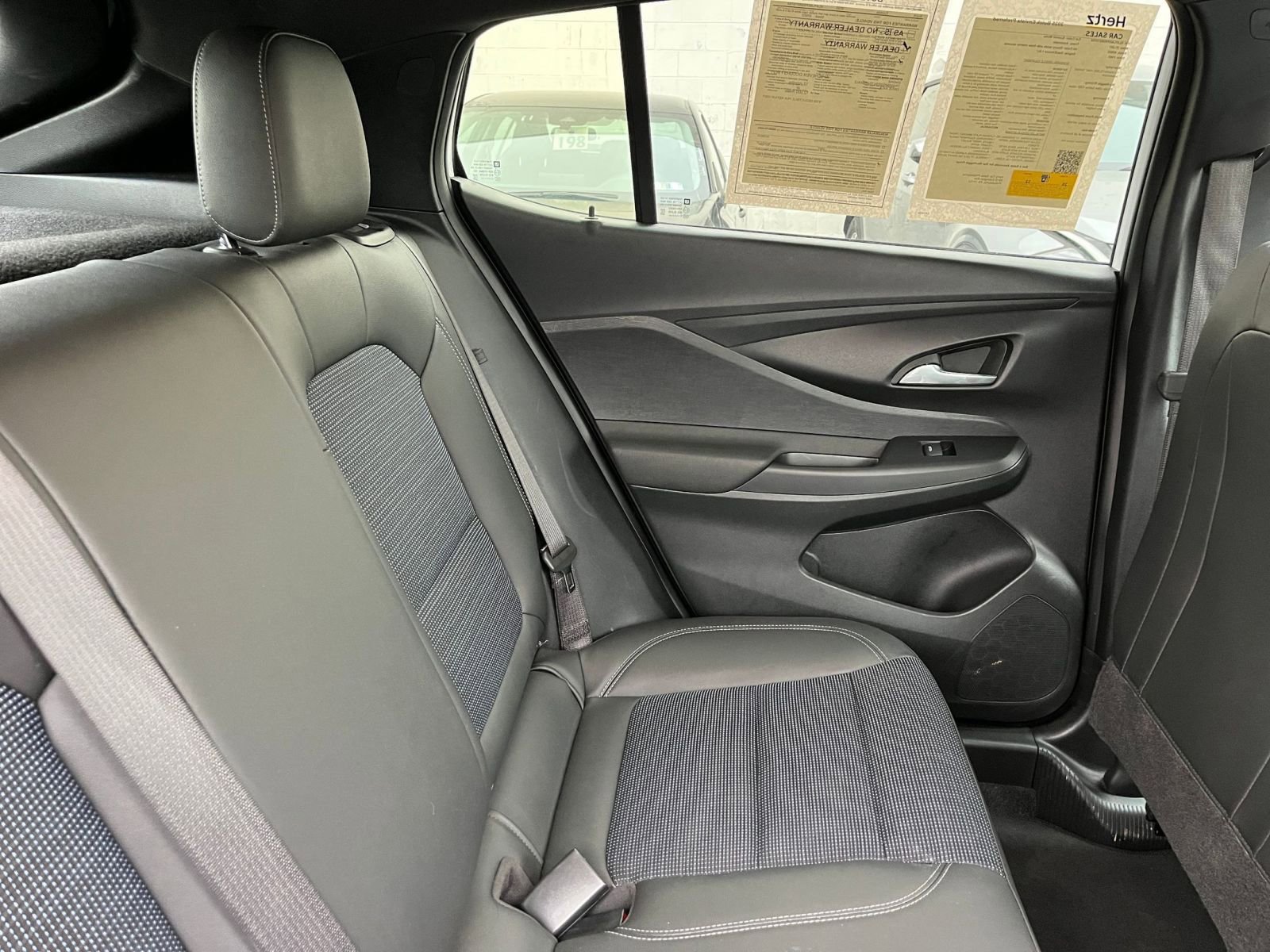 Used 2025 Buick Envista Preferred image 37