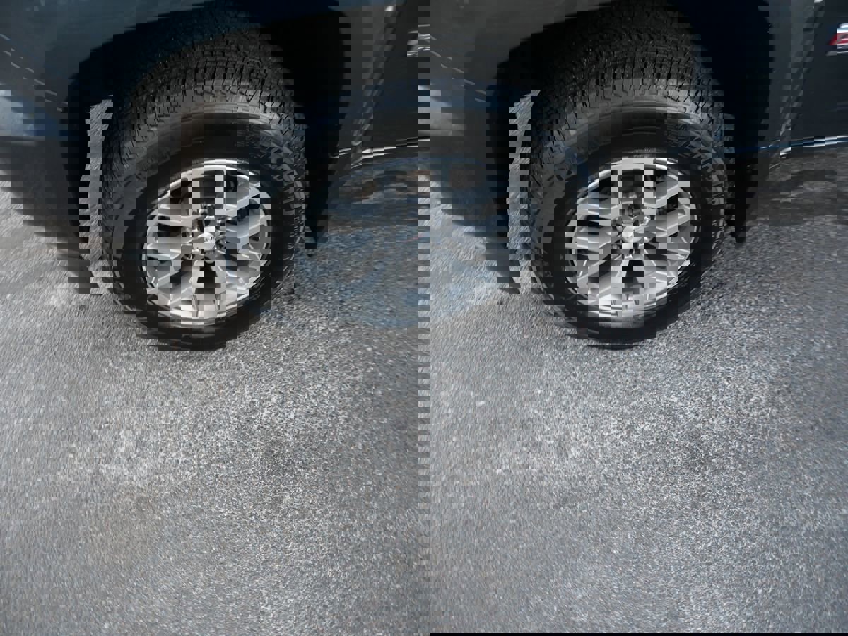 Used 2015 GMC Canyon SLE w/ All-Terrain Package image 32