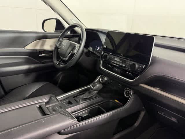Used 2024 Toyota Grand Highlander AWD image 17
