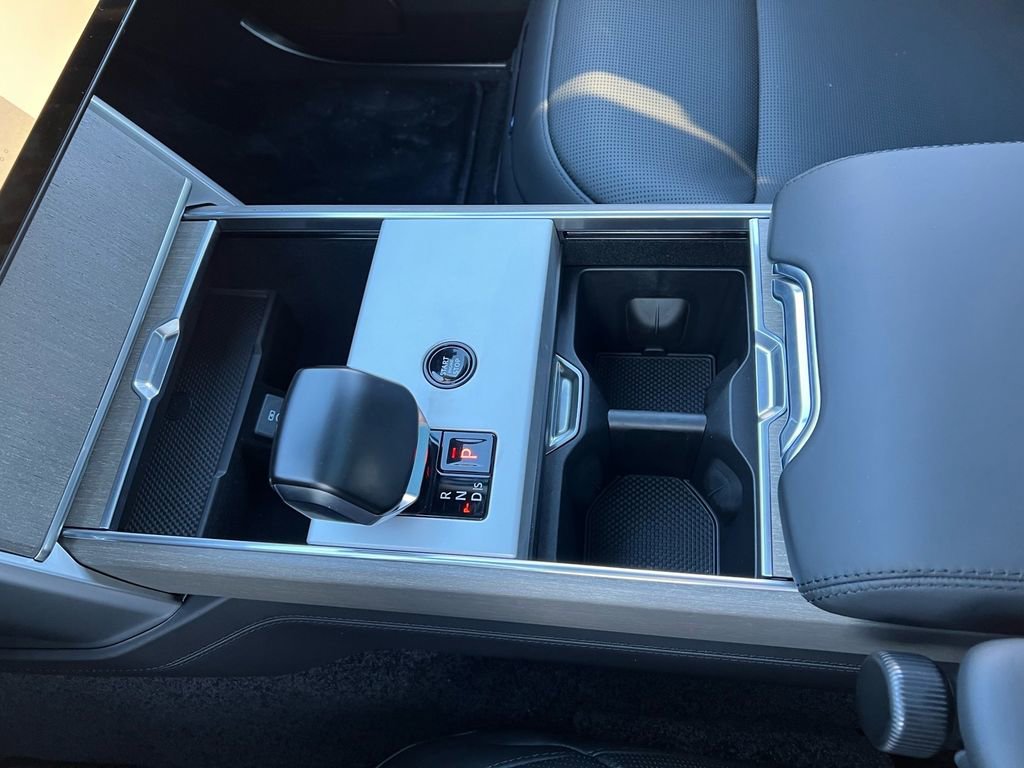 New 2026 Land Rover Range Rover SV image 19