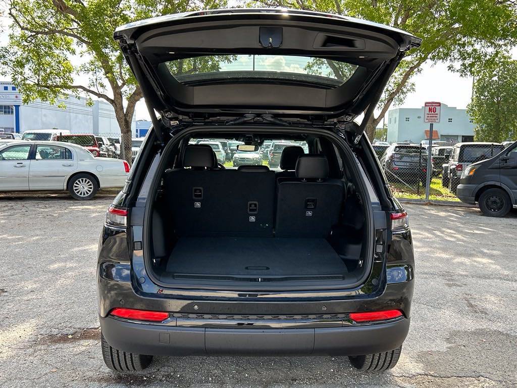 New 2024 Jeep Grand Cherokee Altitude RWD image 28