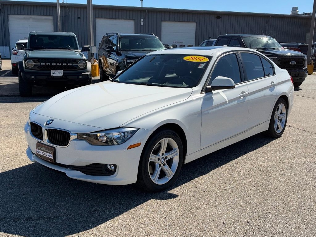 Used 2014 BMW 320i xDrive Sedan AWD/4WD image 2