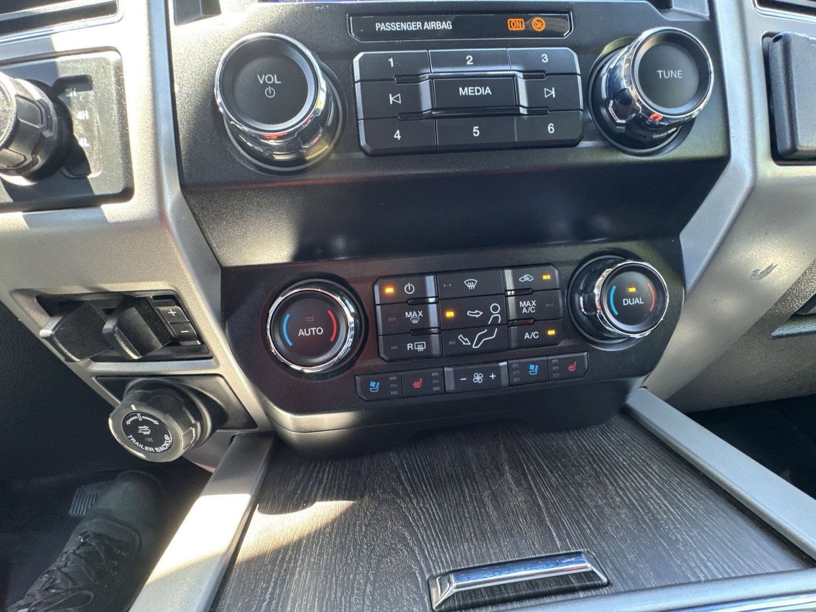Used 2020 Ford F350 Lariat w/ Lariat Ultimate Package AWD/4WD image 20