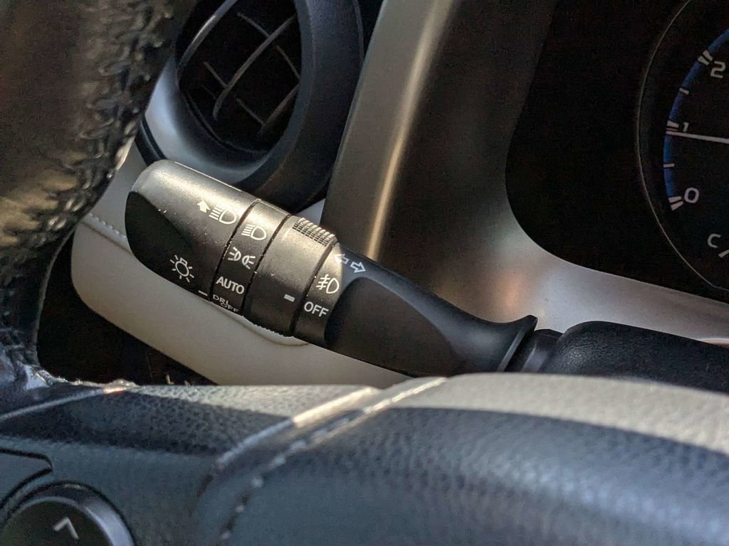 Used 2018 Toyota RAV4 XLE AWD/4WD image 23
