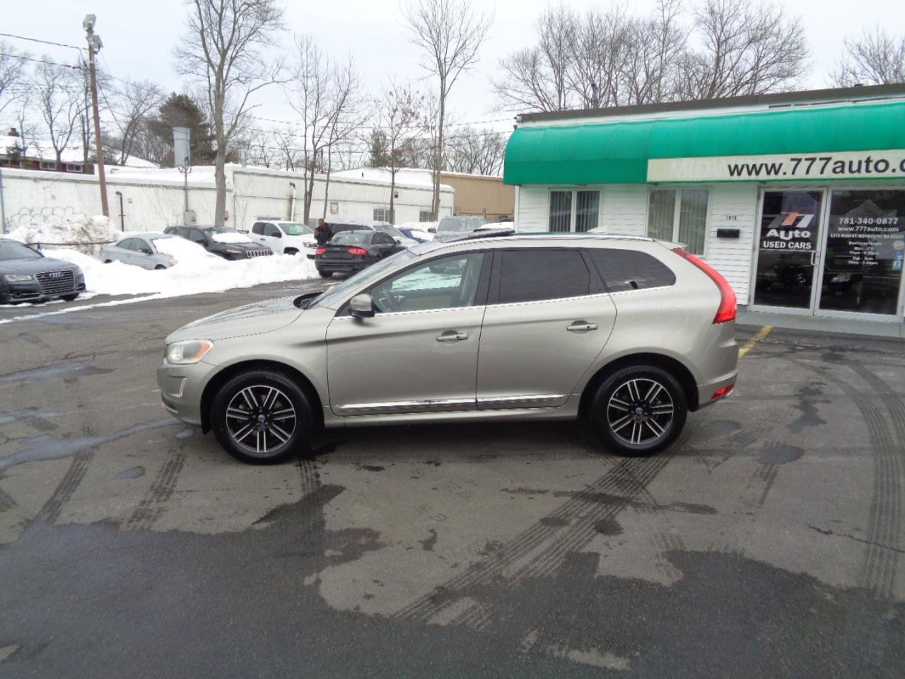 Used 2016 Volvo XC60 T5 Platinum w/ Protection Package FWD image 2