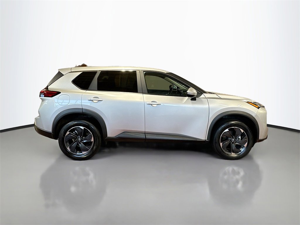 Used 2024 Nissan Rogue SV image 5