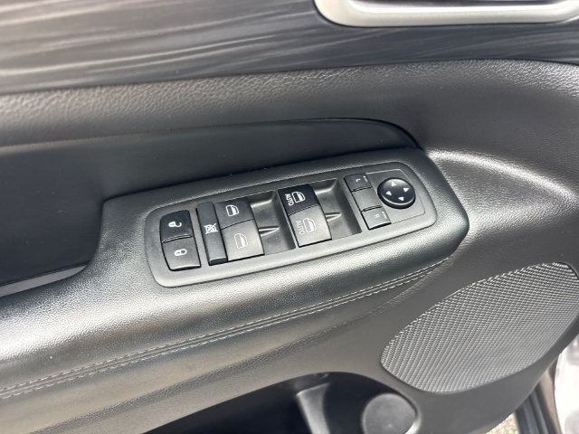 Used 2019 Jeep Grand Cherokee Laredo AWD/4WD image 13