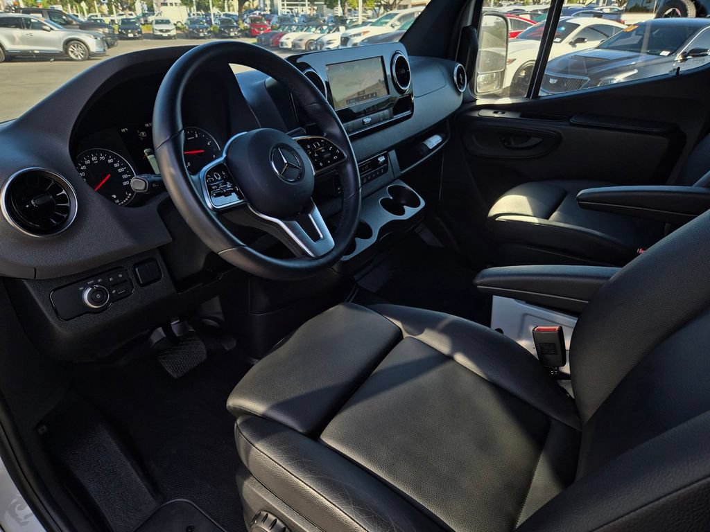 Used 2024 Mercedes-Benz Sprinter 2500 image 10