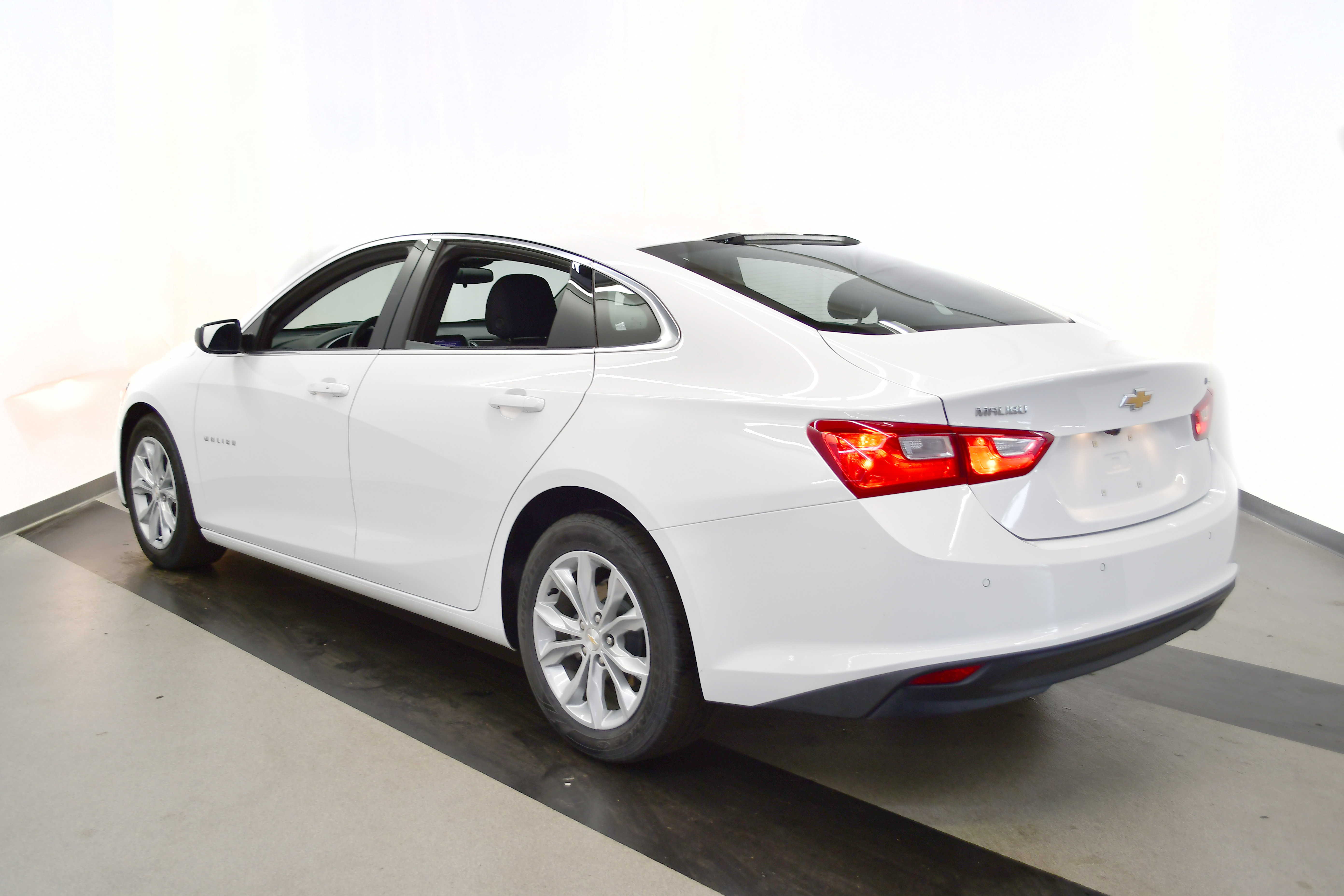 Used 2024 Chevrolet Malibu LT image 9